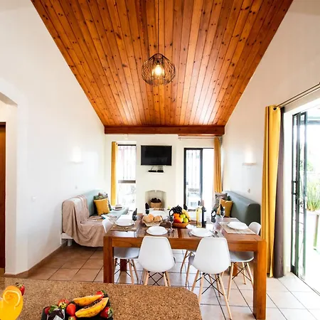 Villa In Albufeira Near Praia Da Oura Beach البوفيرا