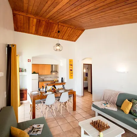 Villa In Albufeira Near Praia Da Oura Beach البوفيرا