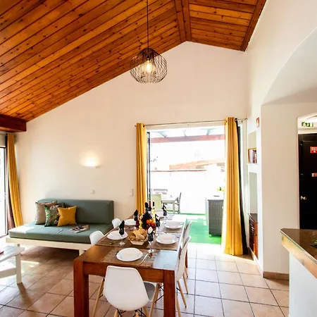 Villa In Albufeira Near Praia Da Oura Beach فيلة *