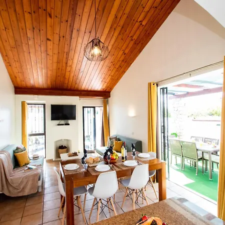 Villa In Albufeira Near Praia Da Oura Beach البوفيرا